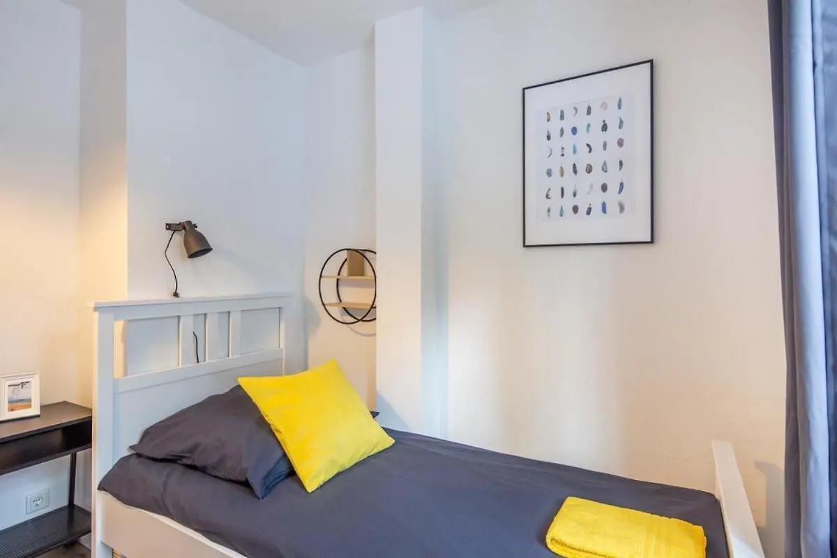 3 Bedroom Apartment In Great Location Hamburg 0*,